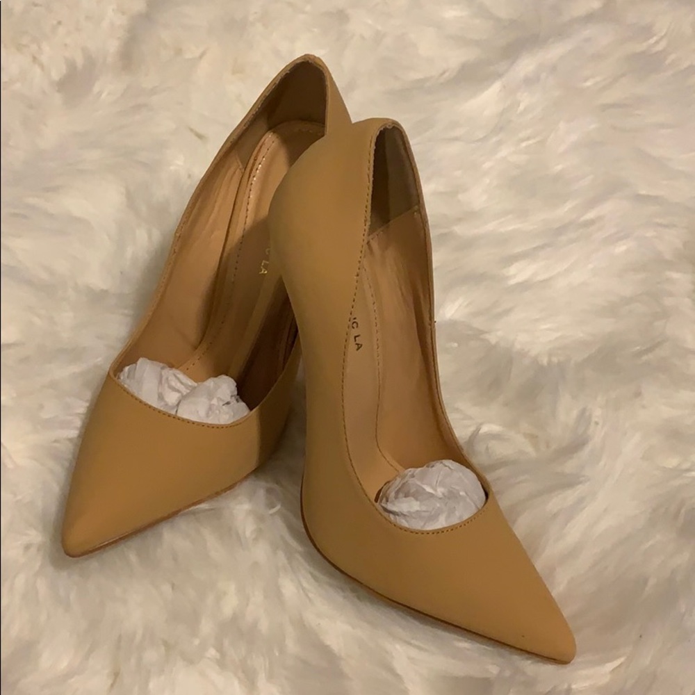 Nude pump